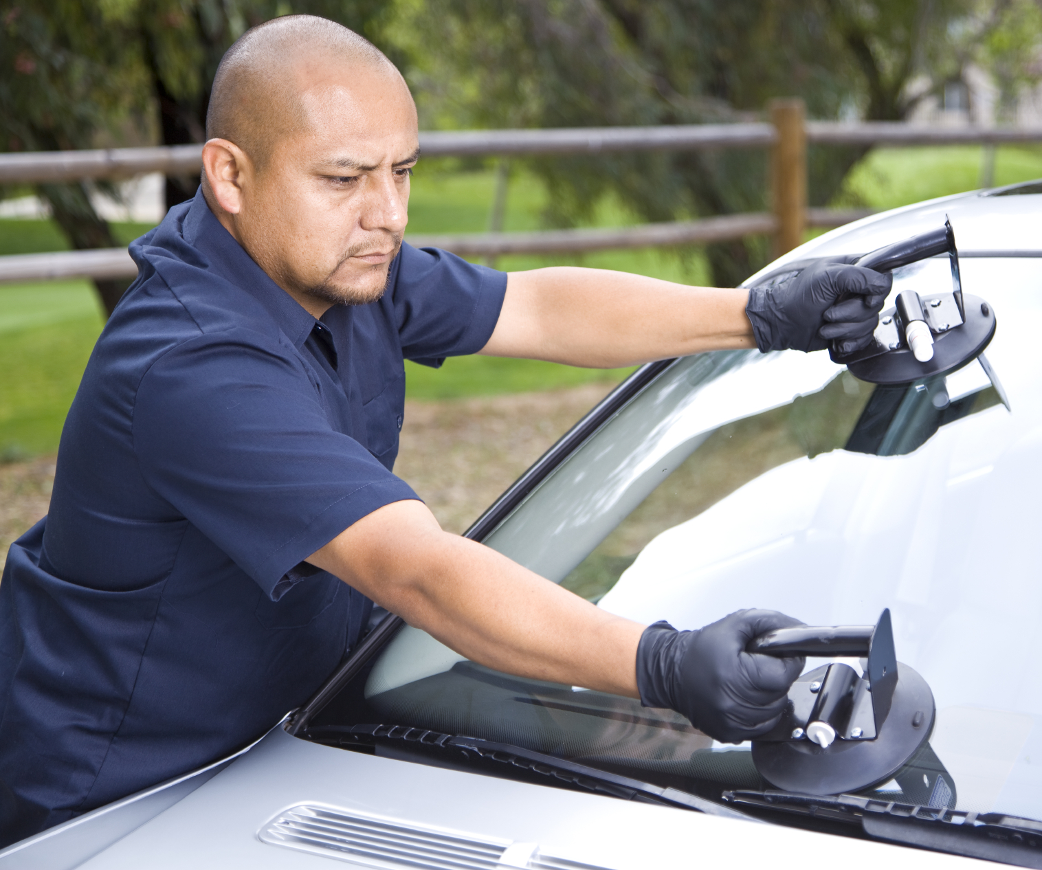 Stone oak auto glass shop windshield repair san antonio chip repair alamo heights alamo ranch car window replacement truck SUV Safelite