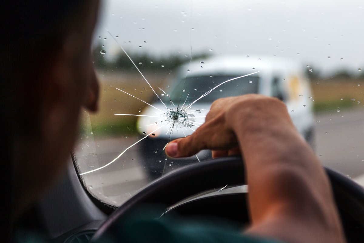 what to do when your windshield cracks RNR Auto Glass San Antonio